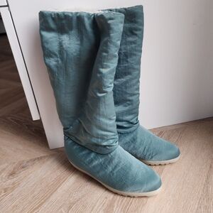 Beautiful Satin Finish vintage Winter Boots - Like New - Made In Canada